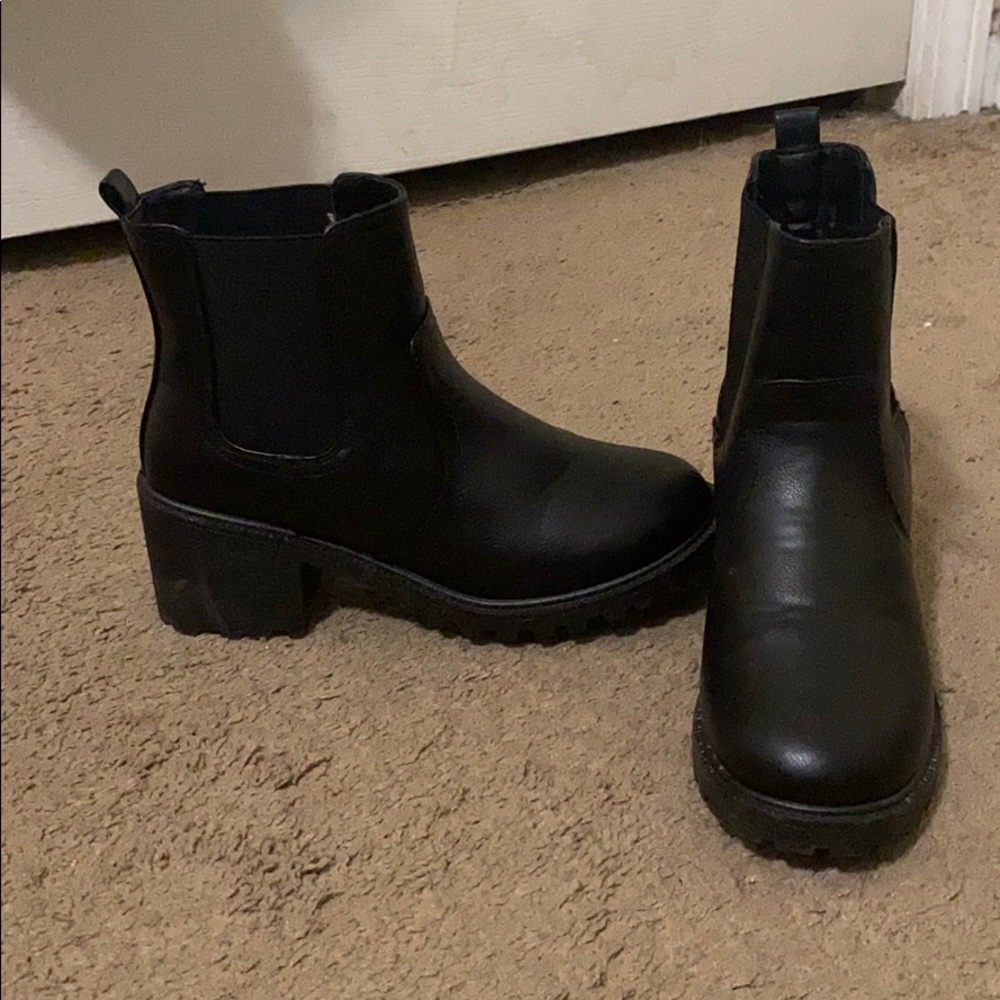 Like new black ankle booties